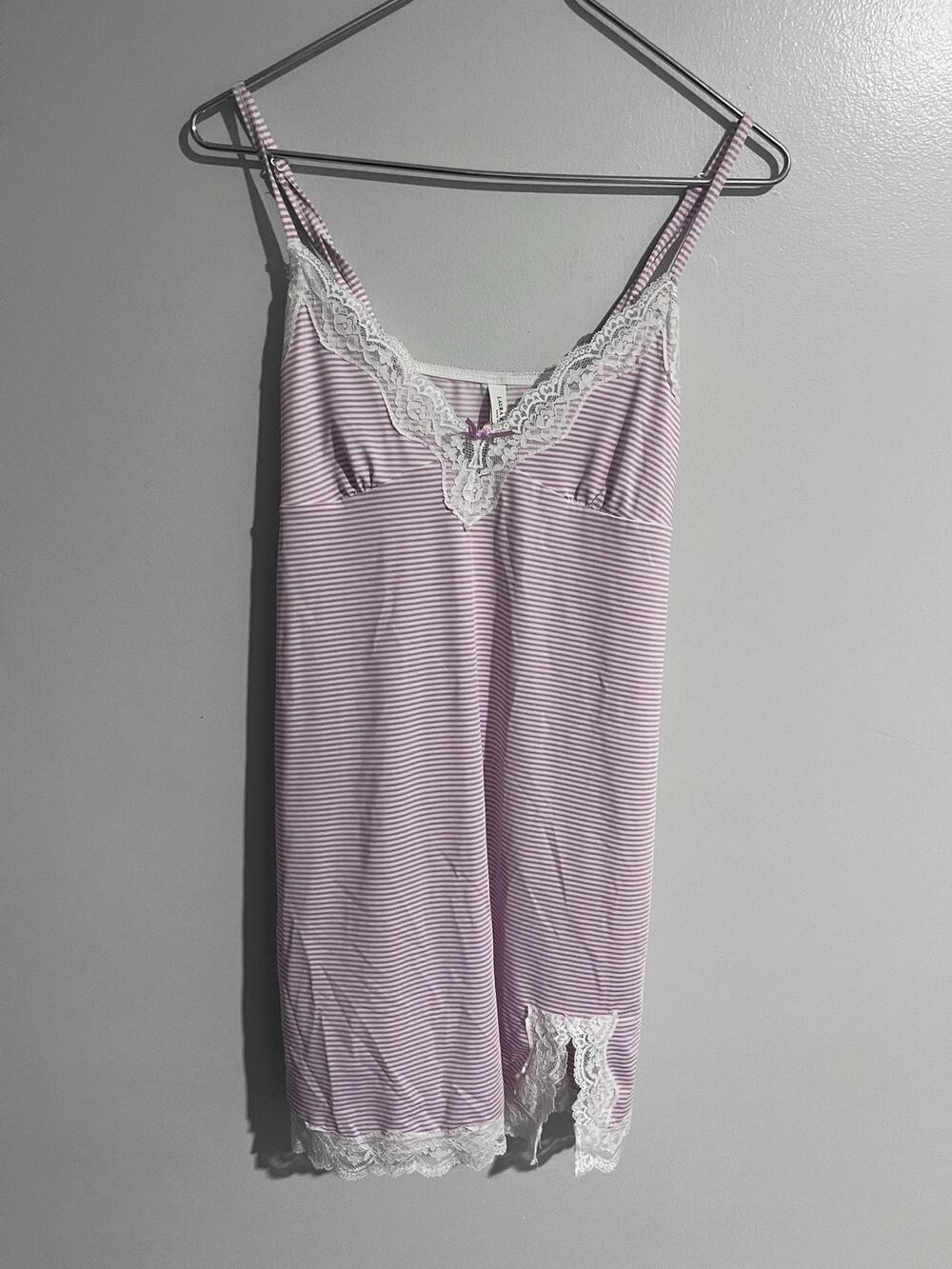 Laura Ashley Gown Chemise Womens M Pink Striped V-Neck Lace Trim Bow Leg Slit